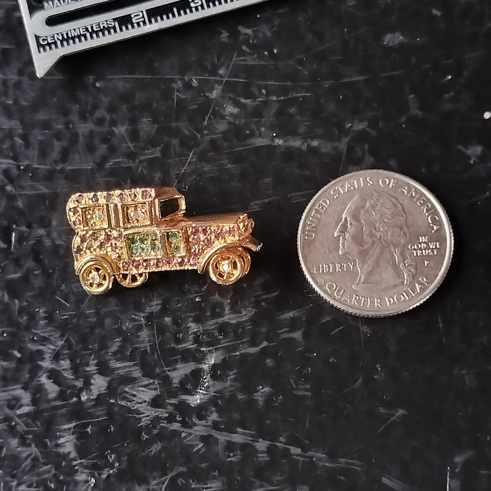 TINY VINTAGE GOLDTONE AUTOMOBILE PIN